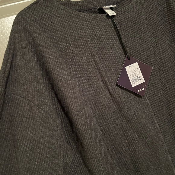 Gray pullover top - Picture 5 of 9